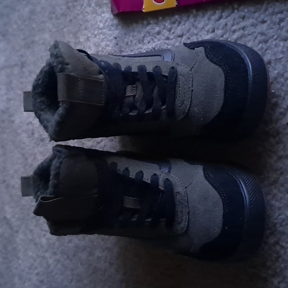 New Green vans - Picture 2 of 4